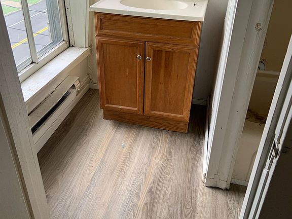 4th image of 16 E Main St #3B