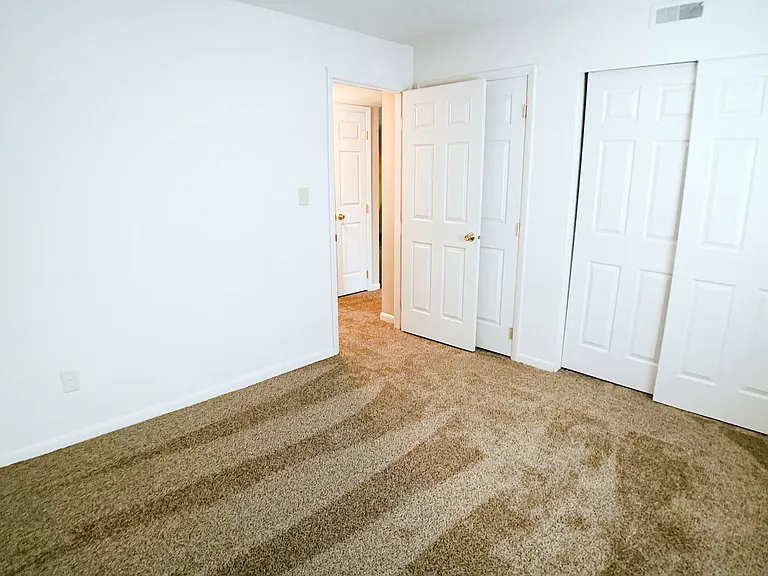 East Pointe Apartments — Photo 45