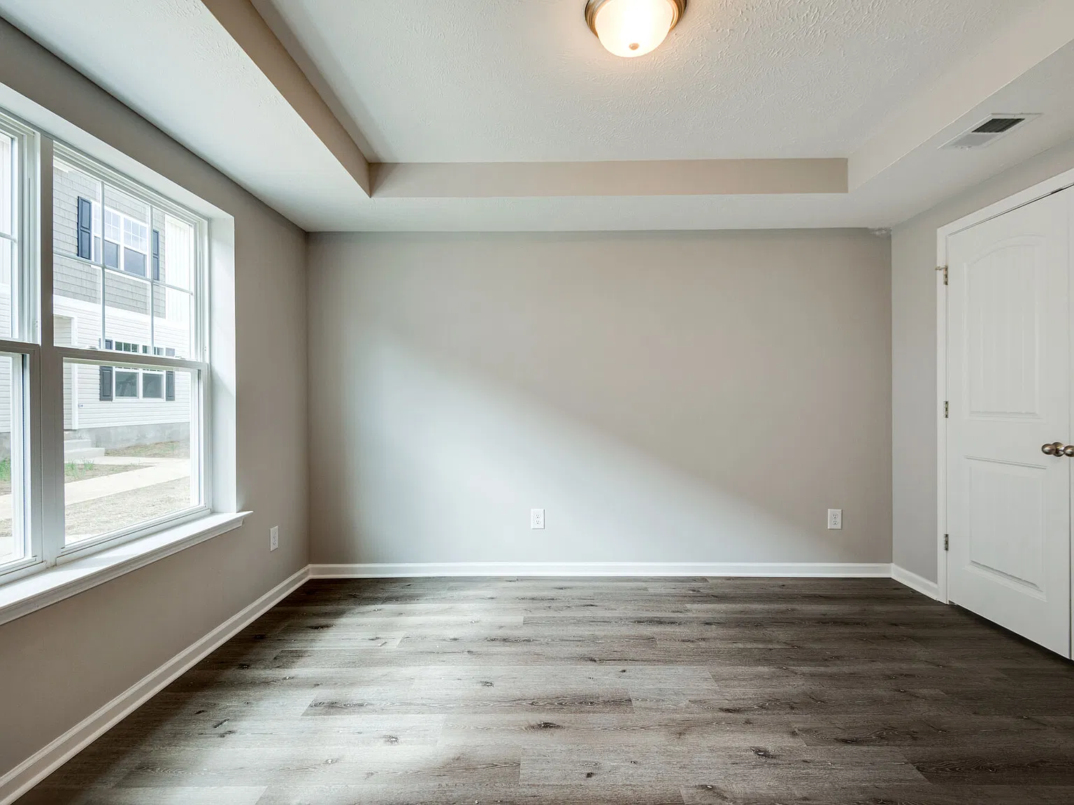 4 bed, 3.5 bath, 2122 sqft, $2,100 — Photo 4