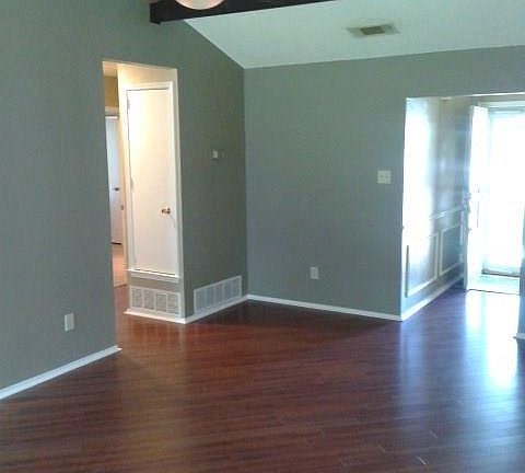 3rd image of 633 Plainview Dr
