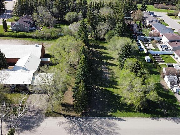 2nd image of 912 Victoria AVENUE