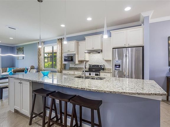 4th image of 10920 Clarendon St