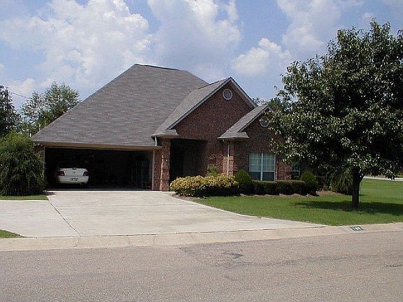 2nd image of 105 Westwood Cir