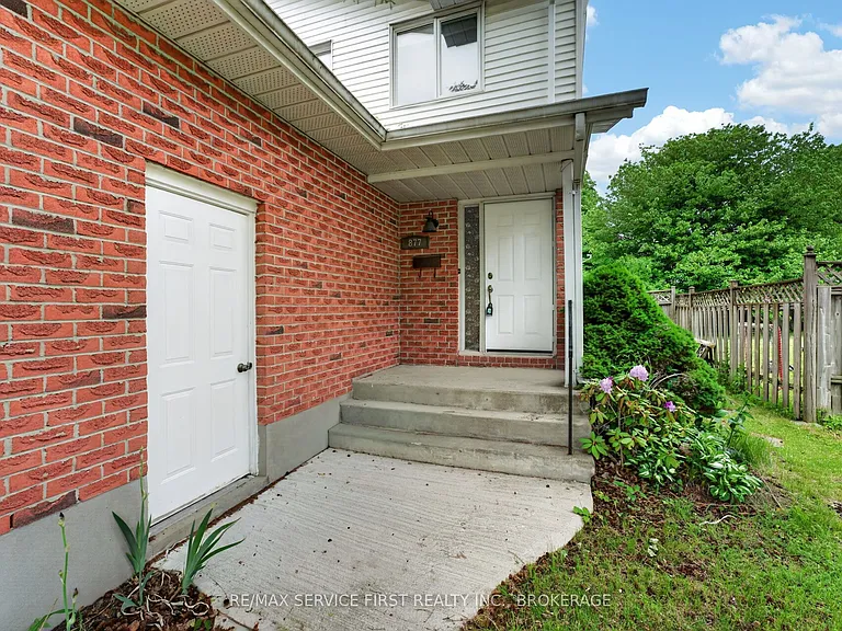 877 Muirfield Cres — Photo 4