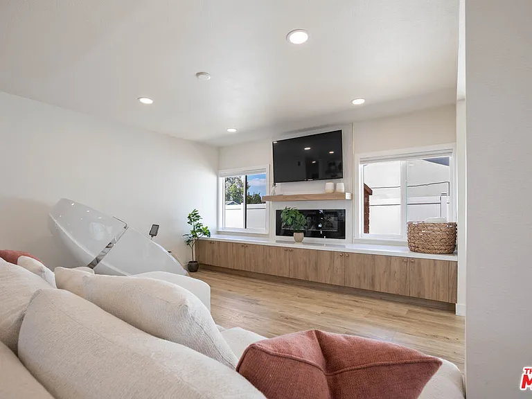 12831 Red Hill Ave — Photo 21