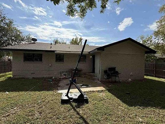 2nd image of 3217 Lake Charles Ave