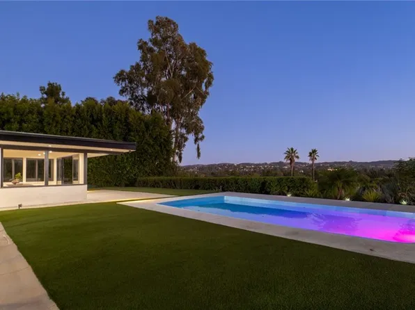 23310 Aetna St, Woodland Hills, CA 91367