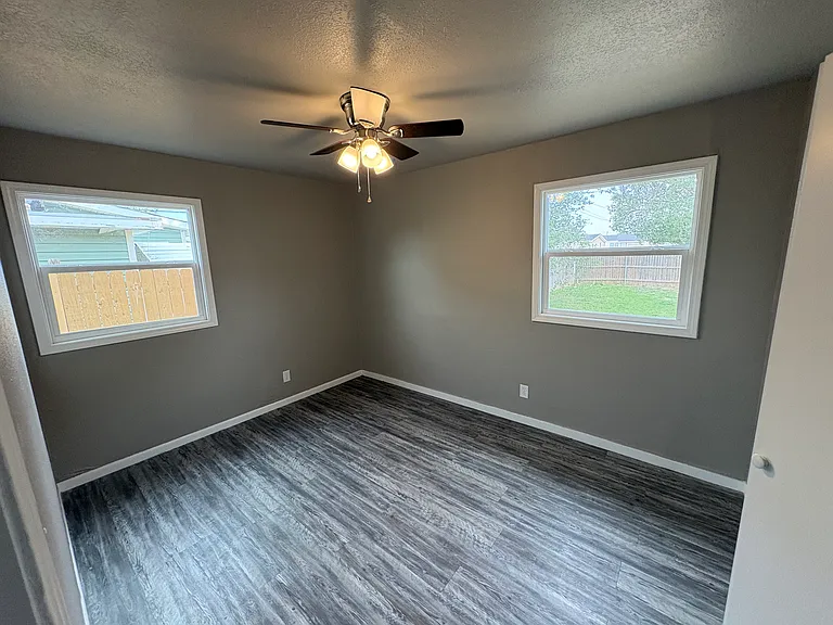 1042 Hodges St — Photo 8