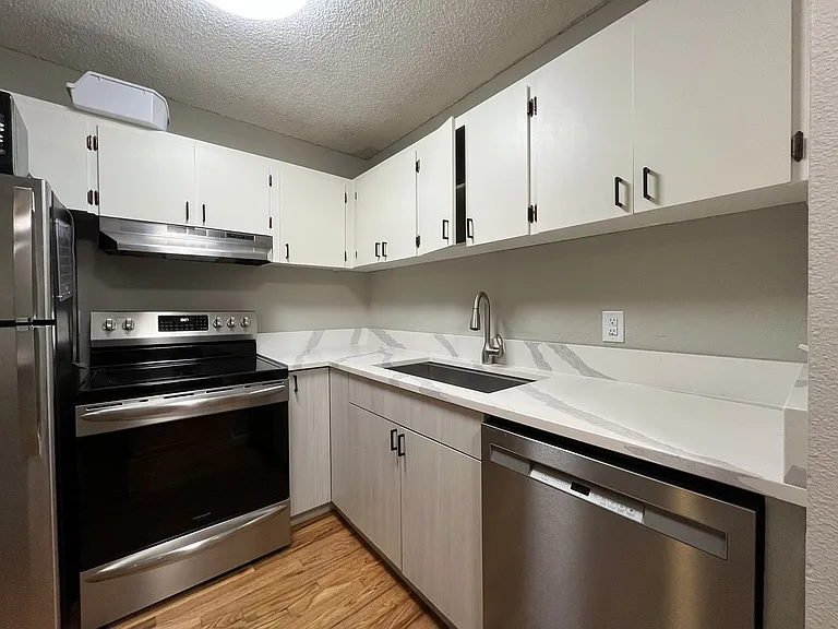 15827 NE Glisan St #1 — Photo 7
