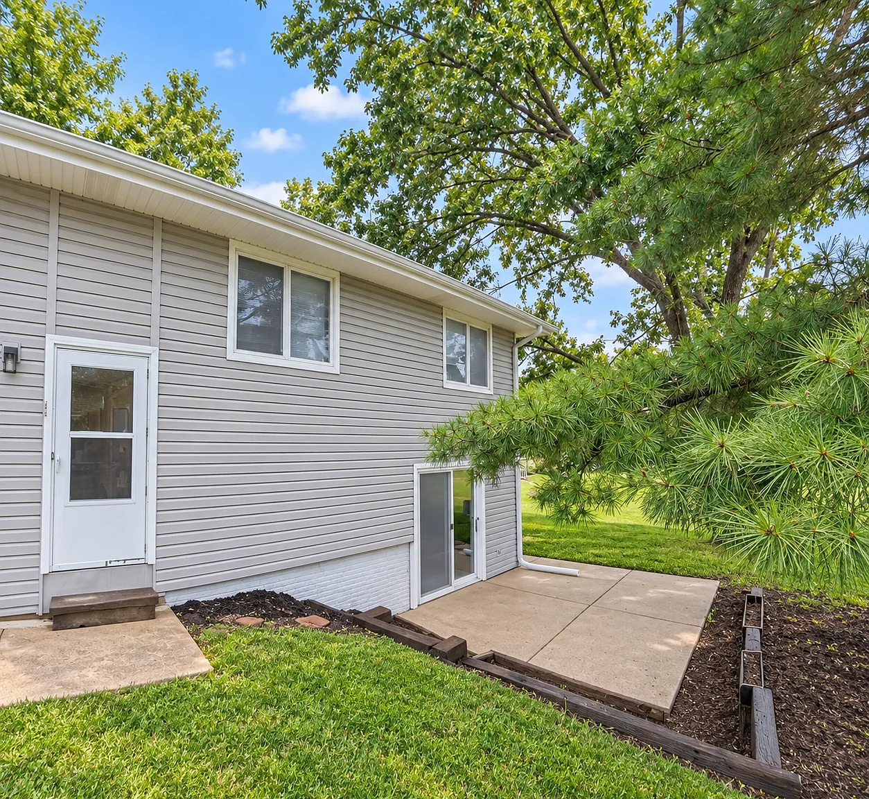 3 bed, $1,899 — Photo 1
