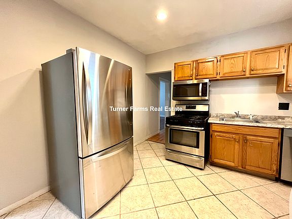 5th image of 18 Eastman St #22
