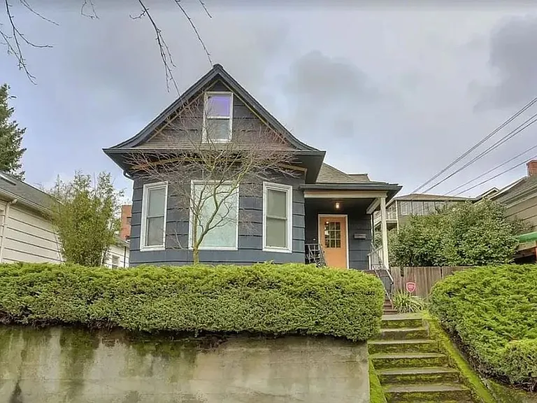 310 11th Ave E — Photo 1