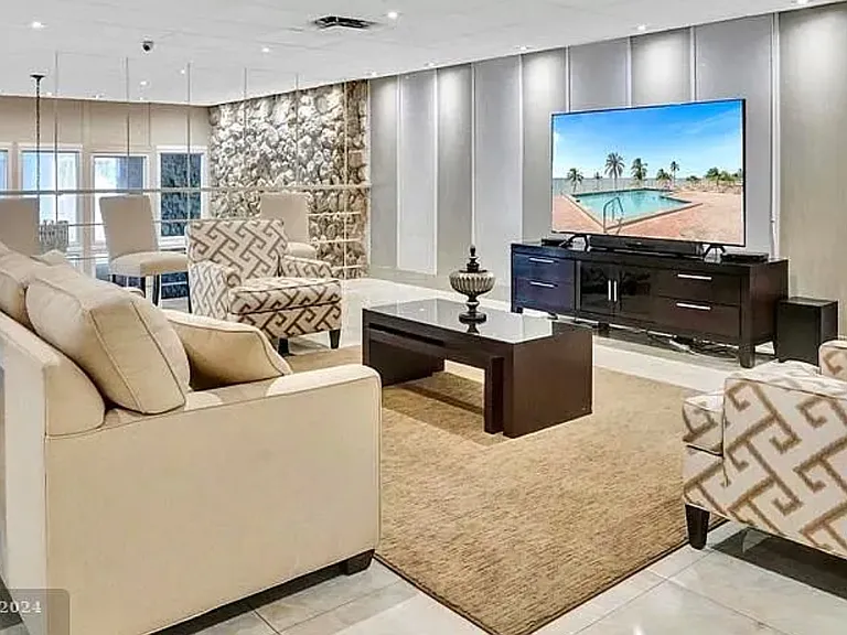 3111 N Ocean Dr — Photo 36
