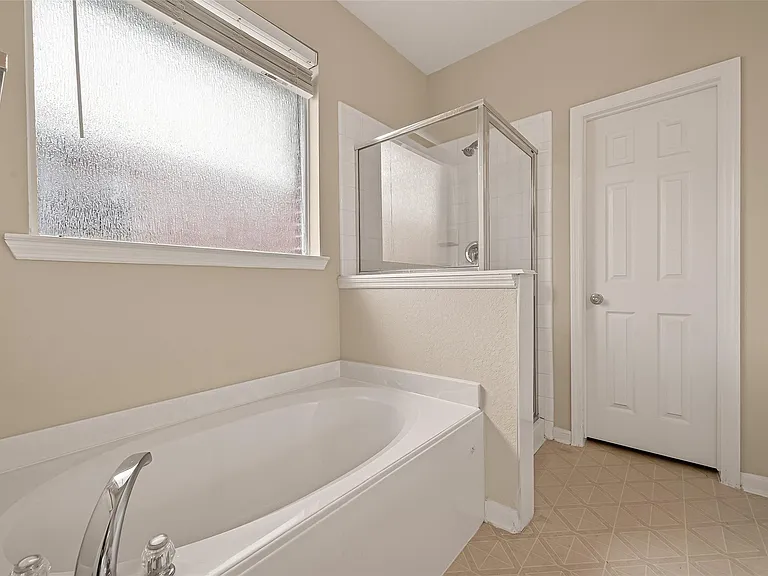 13915 Maleewan Ln — Photo 34