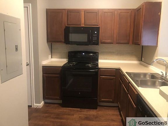 5th image of 5900 Plum Creek Dr