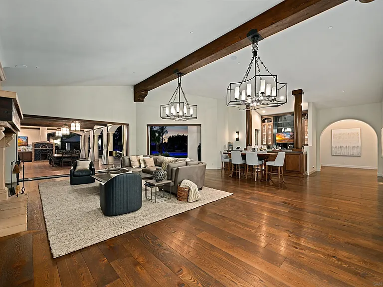 7031 Las Colinas — Photo 37