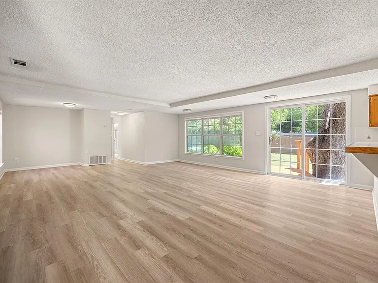 109 S Cedar St — Photo 14