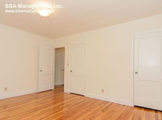 31 Hammond Pond Pkwy APT 1, Newton, MA 02467