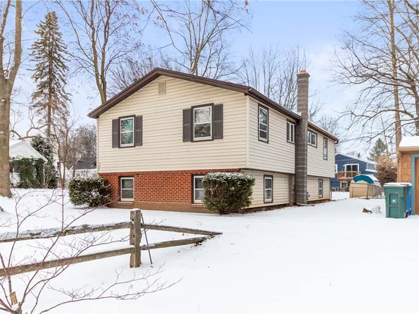 102 Lanark Cres, Rochester, NY 14609
