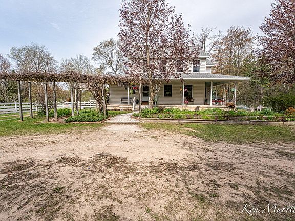 2nd image of 1519 N Roscommon Rd