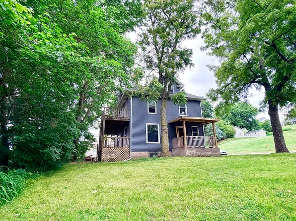 452 21st St, Bettendorf, IA 52722