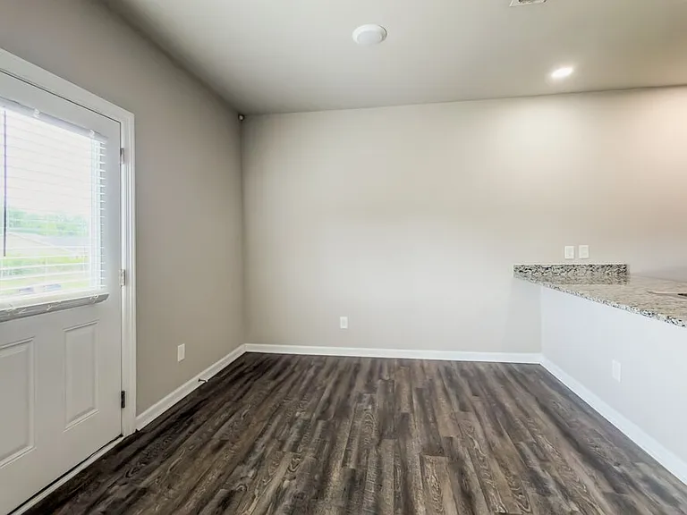 2240 Lismore Dr — Photo 6