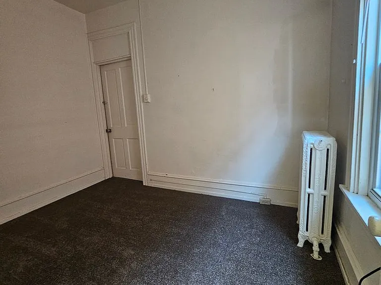 205 W King St — Photo 6