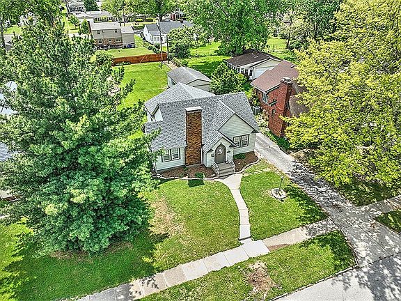 3rd image of 1935 W Forest Ave