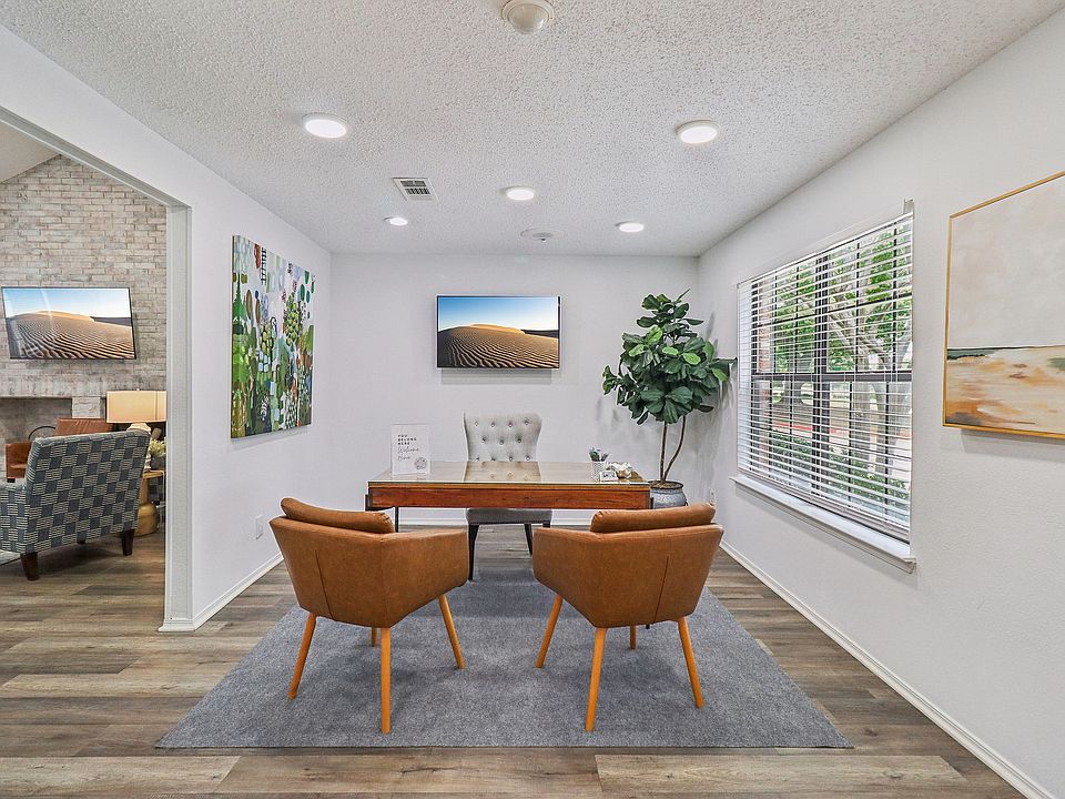 LEASING DESK