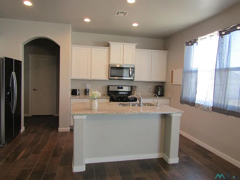 2404 W Briscoe Ave — Photo 9