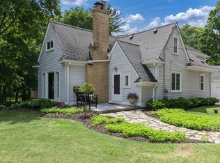 9383 N Pheasant Ln, River Hills, WI 53217