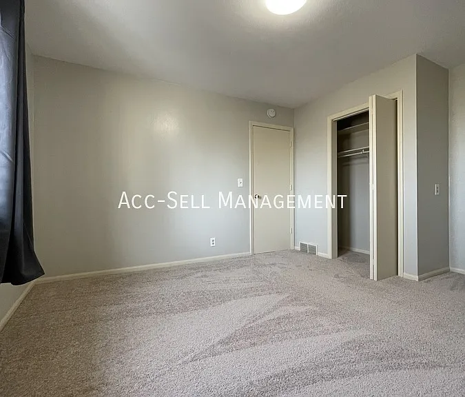 5233 Rich St — Photo 5