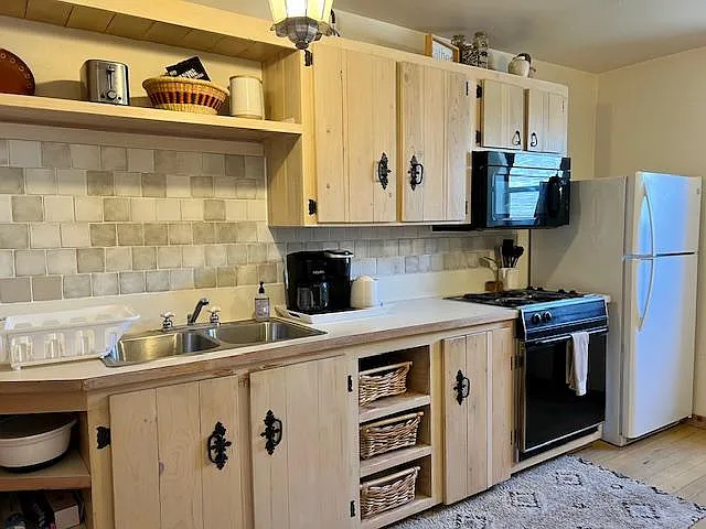317 S Pinos Altos St #3 — Photo 2