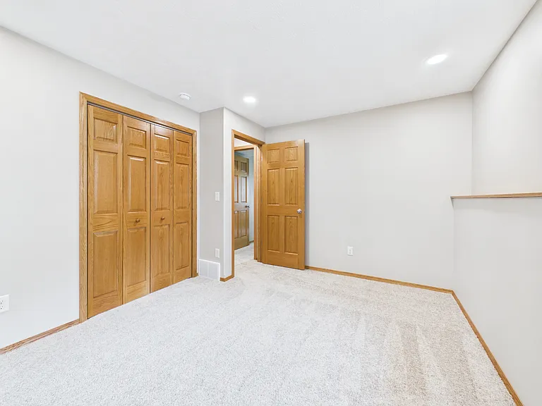 2505 N Vincent Ave — Photo 27