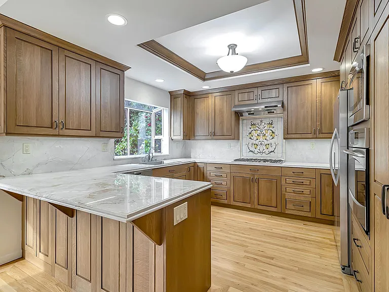 302 Tadley Ct — Photo 12