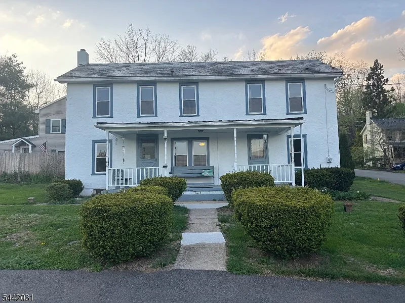 2 bed, 1.0 bath, 9178 sqft, $3,000 — Photo 1