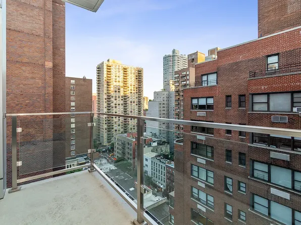 227 Lexington Avenue image 1 of 5