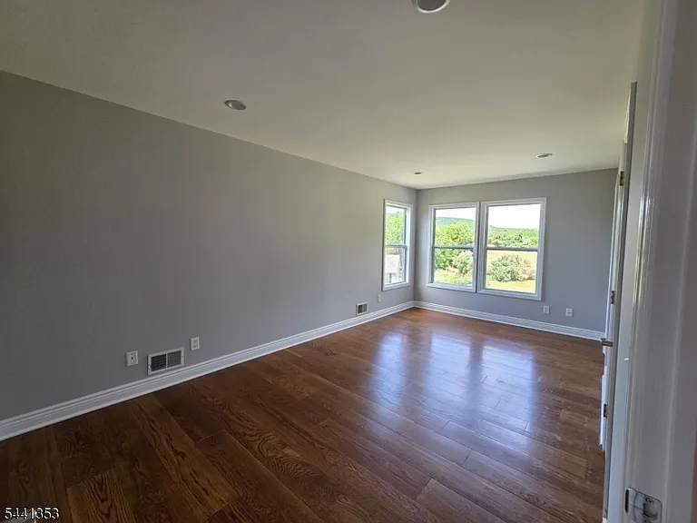4 Michael Ct — Photo 13