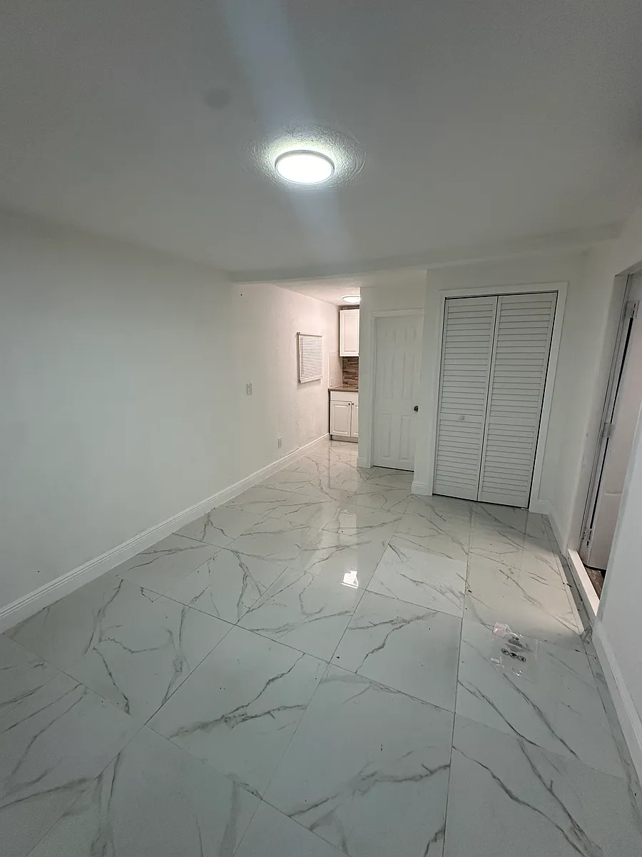 Building Photo - 515 NW 60th Ct #3