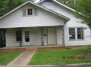 1014 Adams St, Grenada, MS 38901