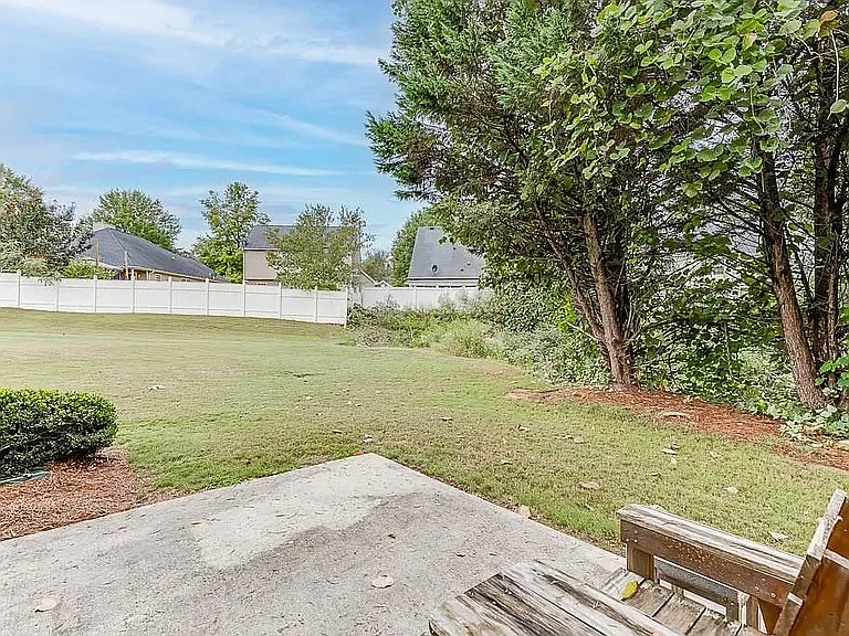 3 bed, 2.5 bath, 1576 sqft, $2,100 — Photo 4