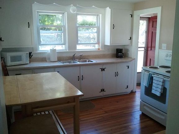Kitchen and dining area