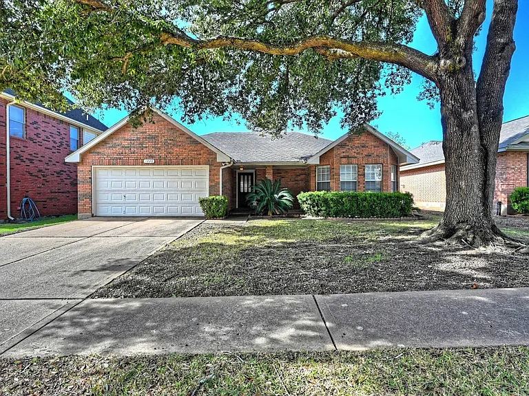 1226 Berrystone Trl — Photo 2