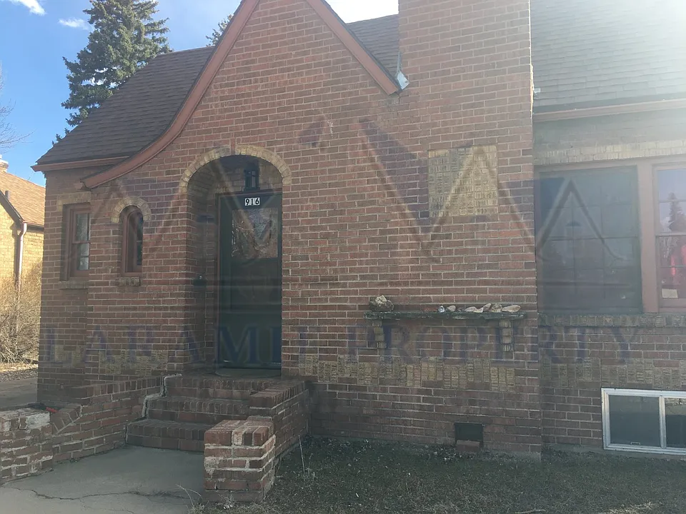 916 Grand Ave #1/2