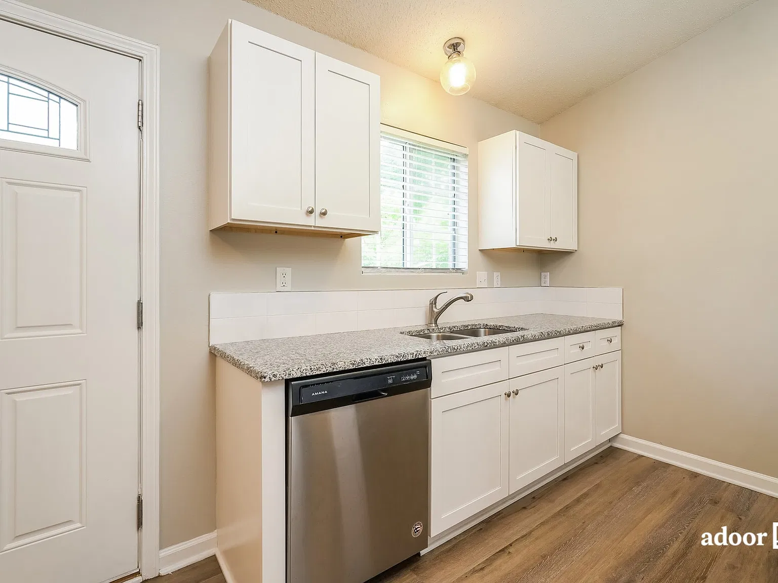 3 bed, 2.0 bath, 1276 sqft, $1,745 — Photo 3