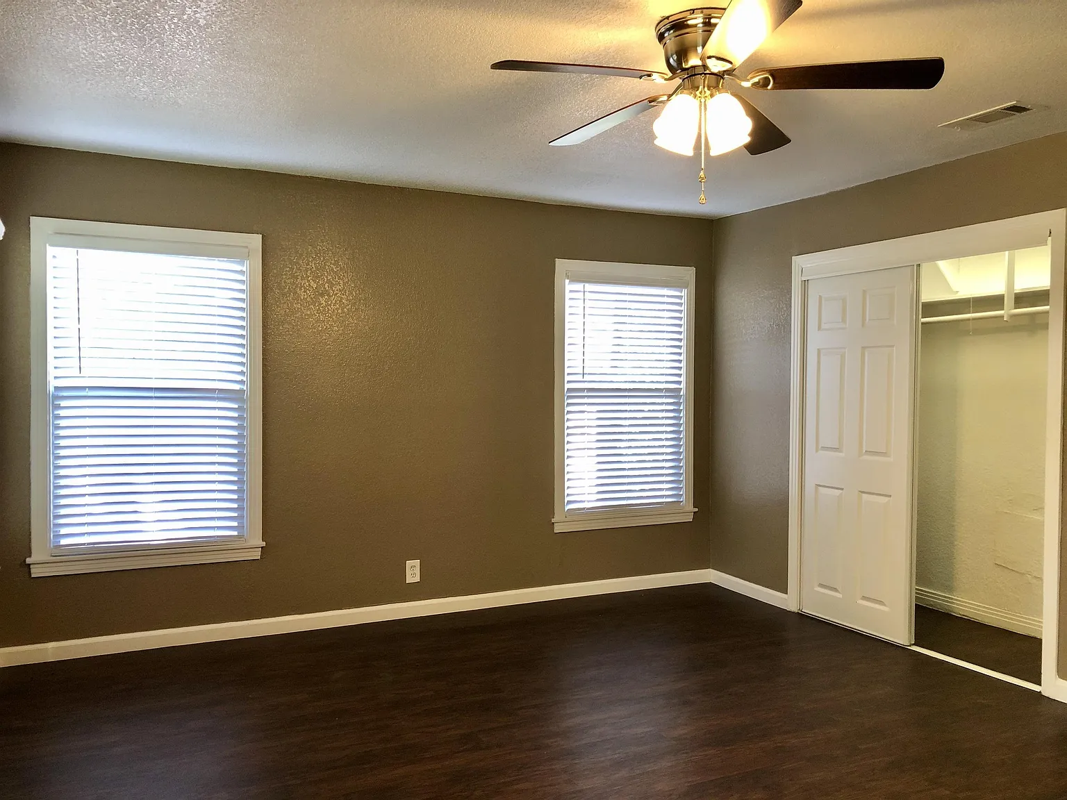 3128 Lyle Avenue - 1 — Photo 2