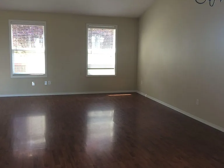 1320 NW 19th Ct — Photo 4