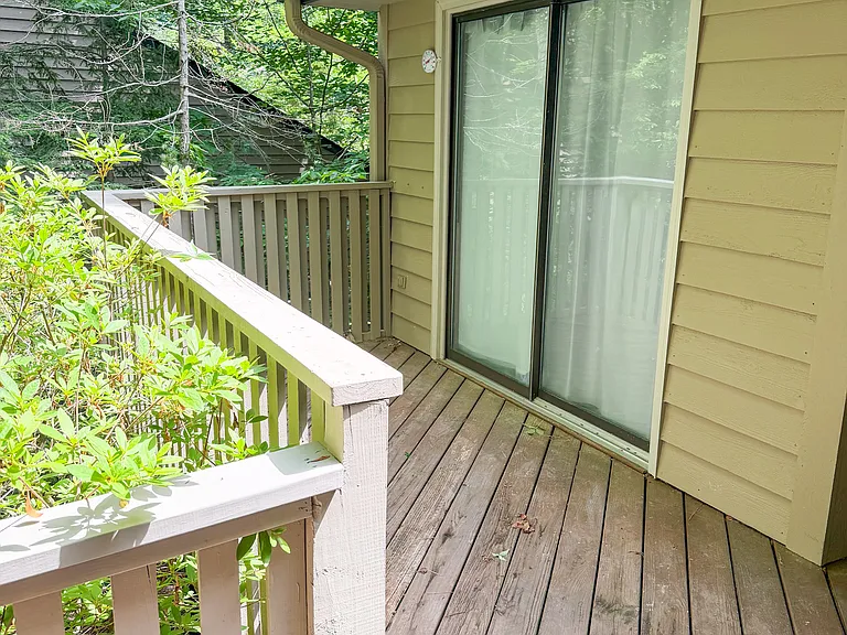 106 Montrose Dr — Photo 3