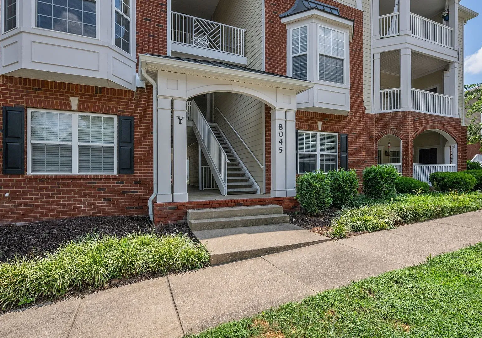 2-Bed/2-Bath condo in Lenox Village. — Photo 2