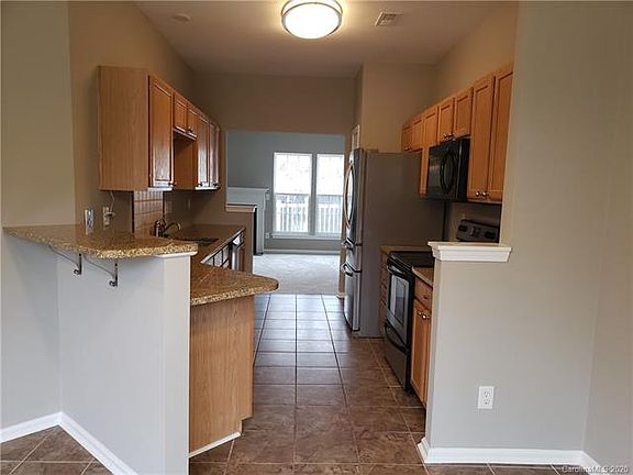 5th image of 9580 Blossom Hill Dr